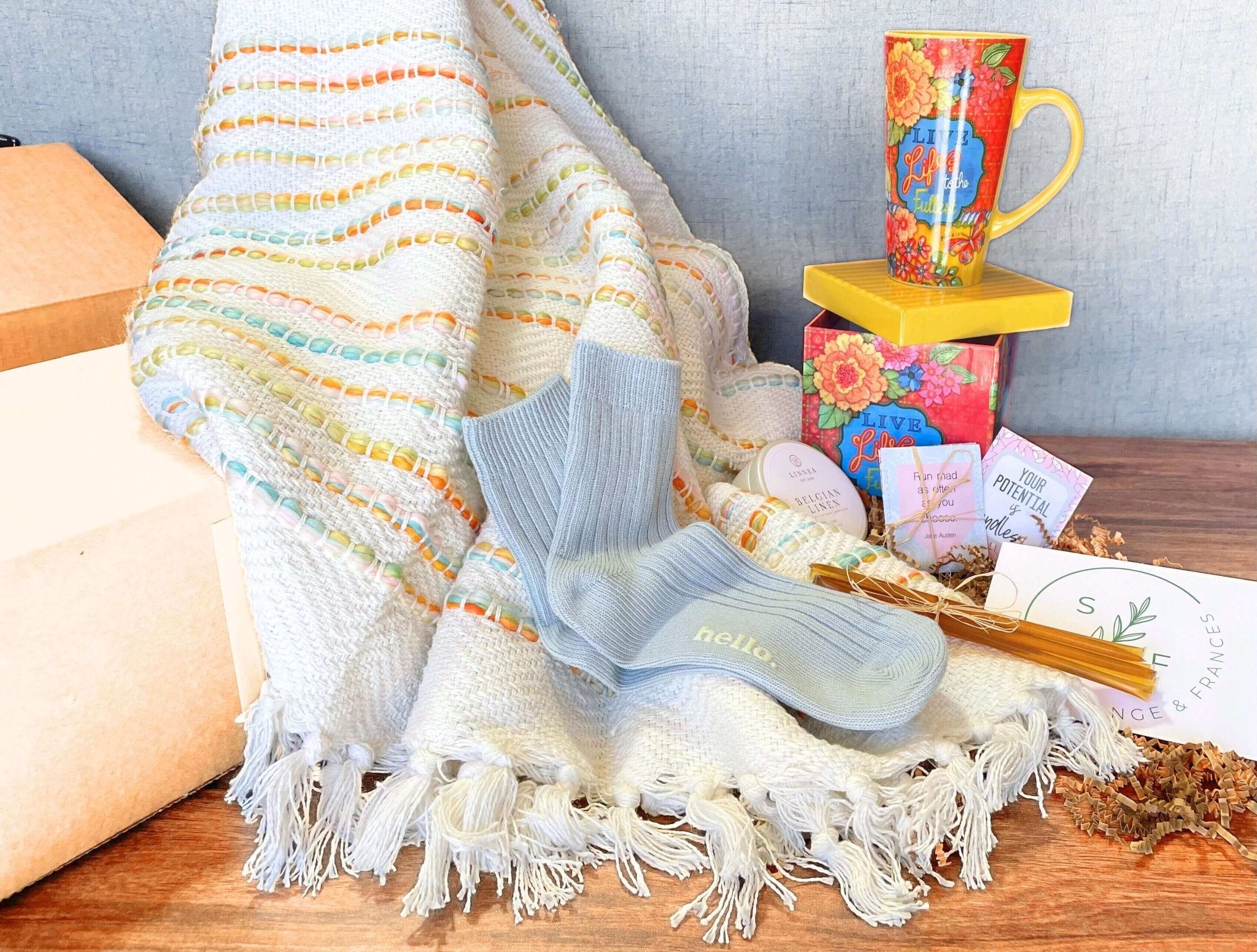 Cozy Throw Gift Box - Rainbow - Solange & Frances