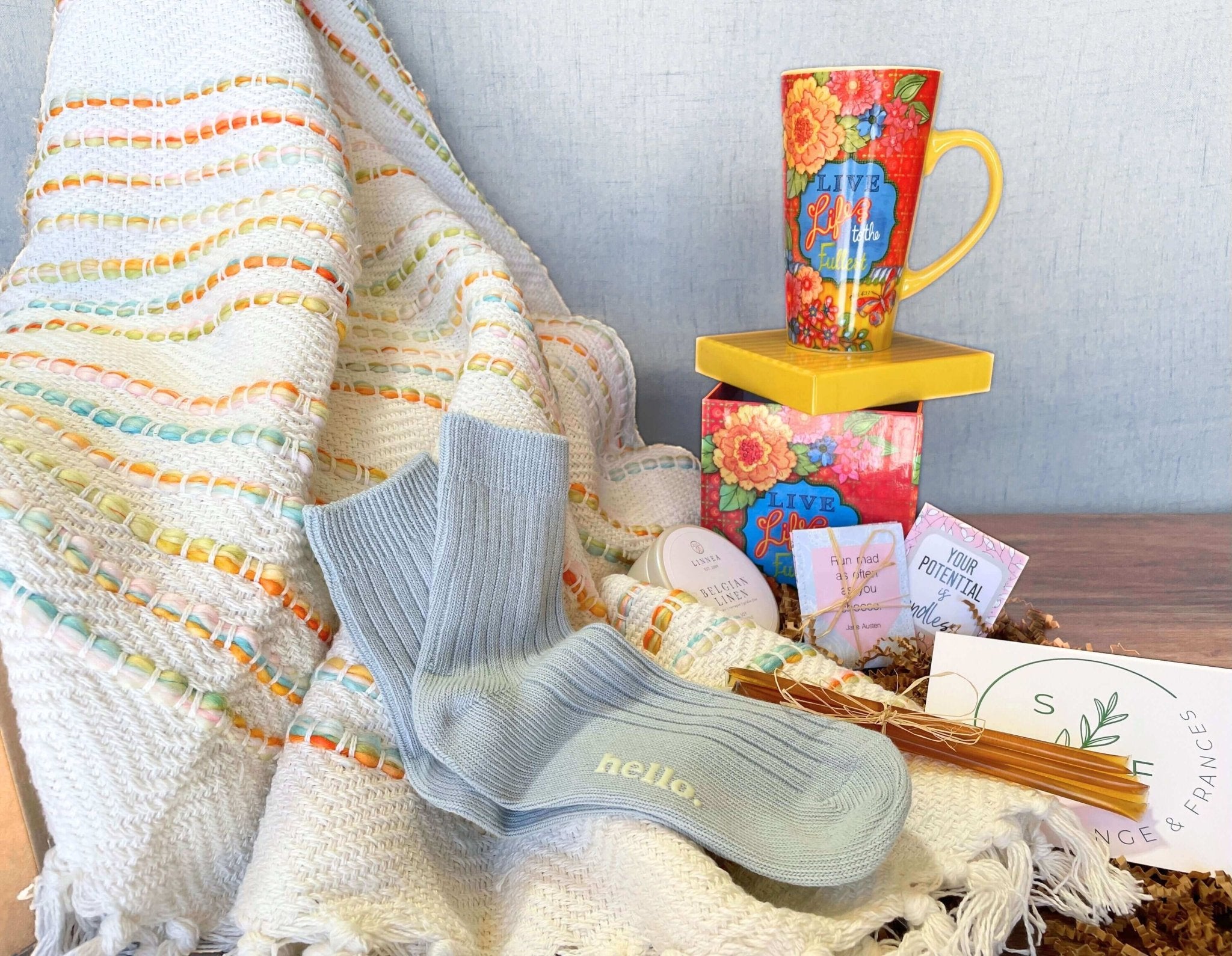 Cozy Throw Gift Box - Rainbow - Solange & Frances